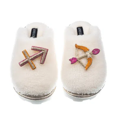 Laines London Women's White Teddy Closed Toe Slippers With Sagittarius Zodiac Brooches - Cream