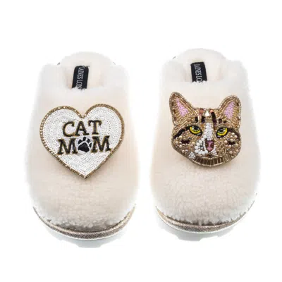 Laines London Women's White Teddy Closed Toe Slippers With Tabby Cat & Cat Mum / Mom Brooches - Cream