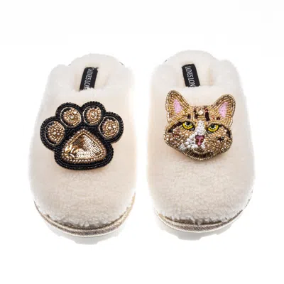 Laines London Women's White Teddy Closed Toe Slippers With Tabby Cat & Paw Brooches - Cream