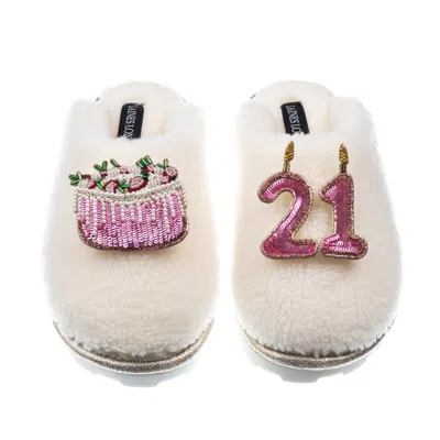 Laines London Women's White Teddy Closed Toe Slippers With Twenty First Birthday & Cake Brooches - Cream
