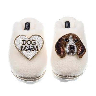 Laines London Women's White Teddy Closed Toe Slippers With Ziggy The Beagle & Dog Mum / Mom Brooches - Cream