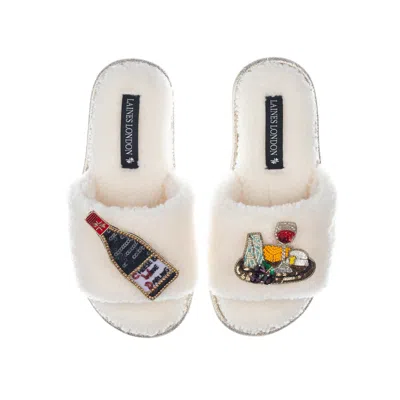 Laines London Women's White Teddy Toweling Slipper Sliders With Cheese & Red Wine Brooches - Cream