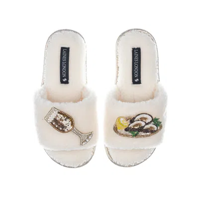 Laines London Women's White Teddy Toweling Slipper Sliders With Glass Of Fizz & Oyster Brooches - Cream