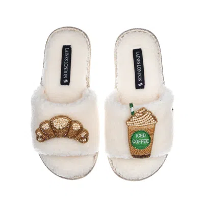 Laines London Women's White Teddy Toweling Slipper Sliders With Iced Coffee & Croissant Brooches - Cream