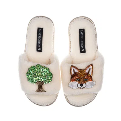 Laines London Women's White Teddy Toweling Slipper Sliders With Oak Tree & Fox Brooches - Cream