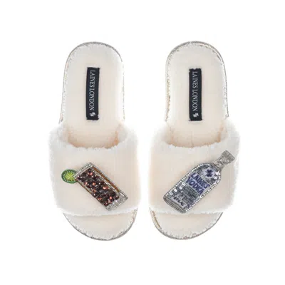 Laines London Women's White Teddy Toweling Slipper Sliders With Vodka & Coke Brooches - Cream