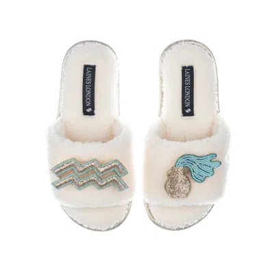 Laines London Women's White Teddy Towelling Slipper Sliders With Aquarius Zodiac Brooches - Cream