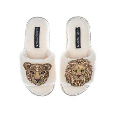 Laines London Women's White Teddy Towelling Slipper Sliders With Lion & Lioness Brooches - Cream