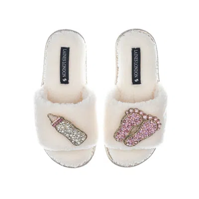 Laines London Women's White Teddy Towelling Slipper Sliders With New Baby Girl Brooches - Cream