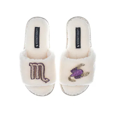 Laines London Women's White Teddy Towelling Slipper Sliders With Scorpio Zodiac Brooches - Cream