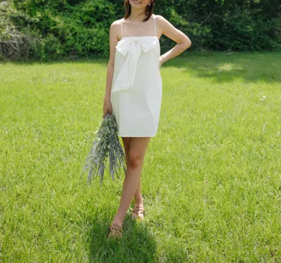 Lalavon A Bow On Top Dress In White