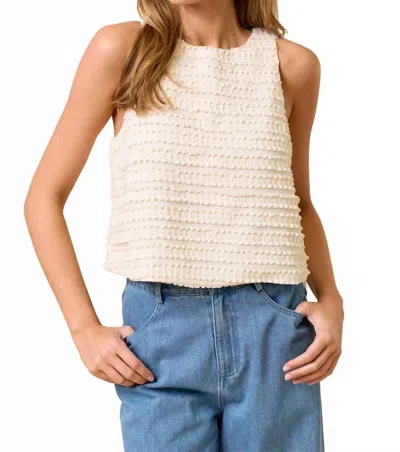 Lalavon Kennedy Textured Sleeveless Top In Cream In White
