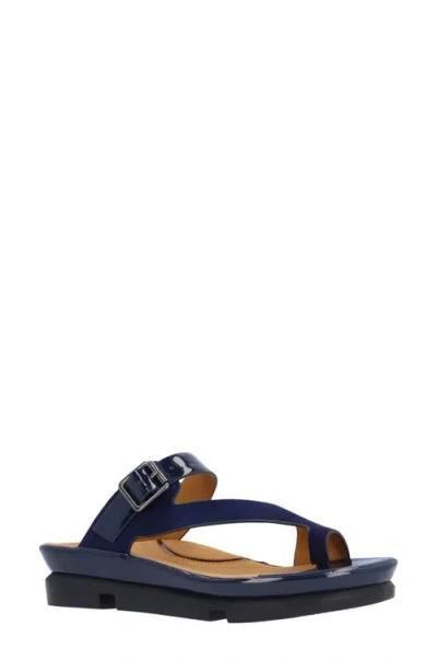 L'amour Des Pieds Alanza Toe Loop Sandal In Dk