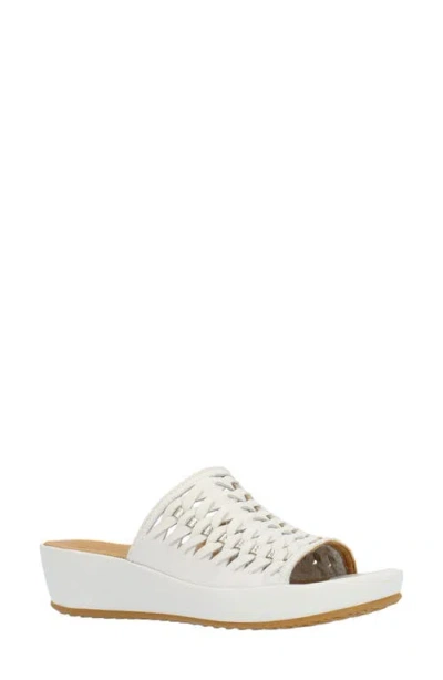 L'amour Des Pieds Cyra Platform Wedge Slide Sandal In White/gold