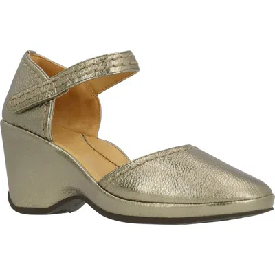 L'amour Des Pieds Orva Wedge Sandal In Silver