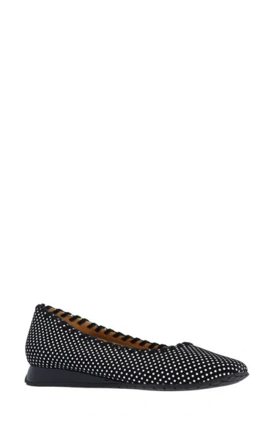 L'amour Des Pieds Tiffanie Flat In Multi