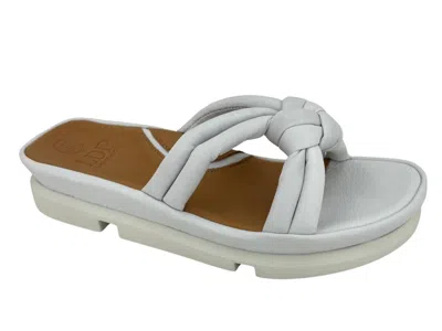 L'amour Des Pieds Women's Veda Slide Sandal In White