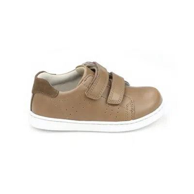 L'amour Kids' Boy's Kyle Sneaker - Toddler In Mocha In Brown
