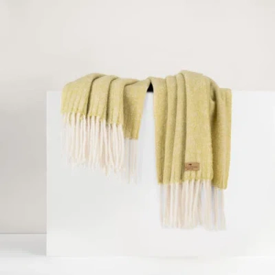 Lands Downunder Andes Throw In Lemongrass