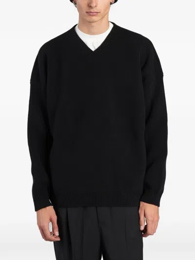 Laneus V-neck Sweater In Black