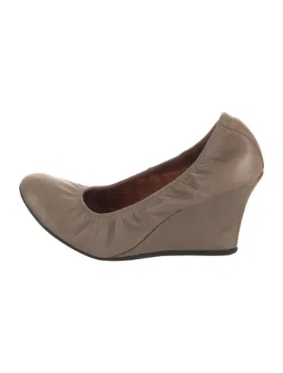 Pre-owned Lanvin Leather Pumps In Neutral