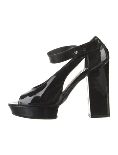 Pre-owned Lanvin Patent Leather Pumps In Black
