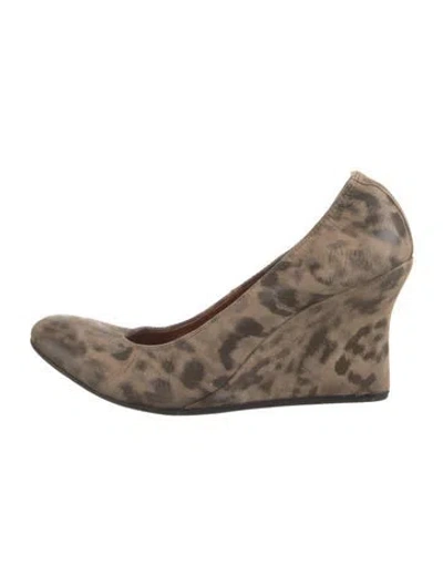 Pre-owned Lanvin Suede Animal Print Pumps In Neutral