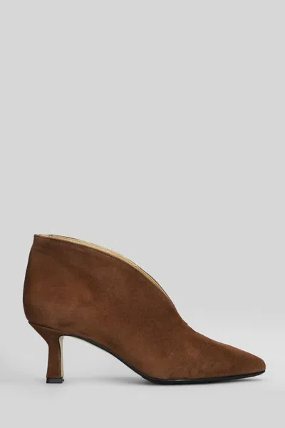 L'arianna High Heels Ankle Boots In Brown