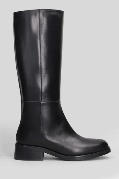 L'arianna Low Heels Boots In Black