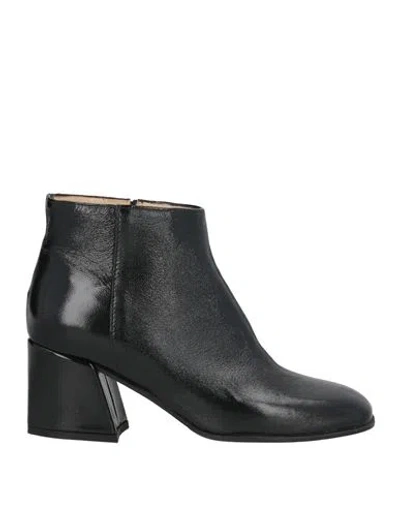 L'arianna Woman Ankle Boots Black Size 6 Leather