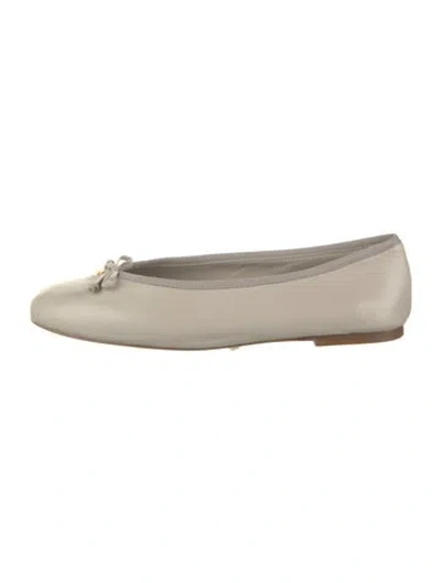 Pre-owned Larroude Leather Ballet Flats In Neutral