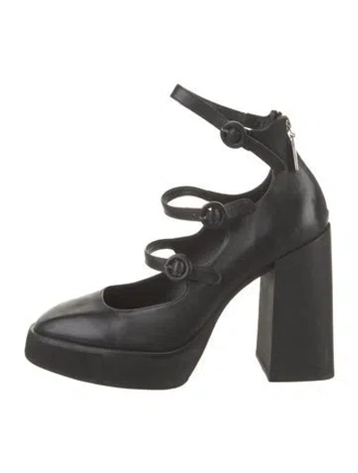 Pre-owned Larroude Leather Pumps In Black