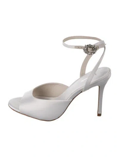 Pre-owned Larroude Leather Pumps In White