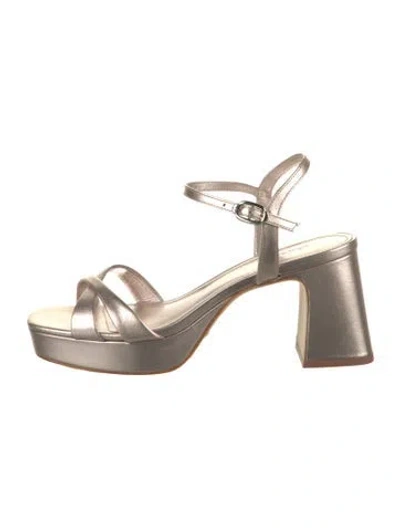 Pre-owned Larroude Leather Sandals