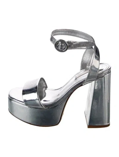 Pre-owned Larroude Leather Sandals In Metallic/silver