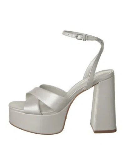 Pre-owned Larroude Leather Sandals In White