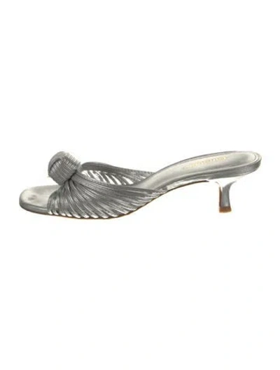 Pre-owned Larroude Leather Slides