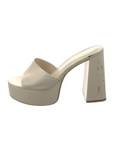 Pre-owned Larroude Leather Slides In Neutral