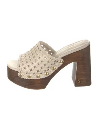 Pre-owned Larroude Leather Slides In Neutral