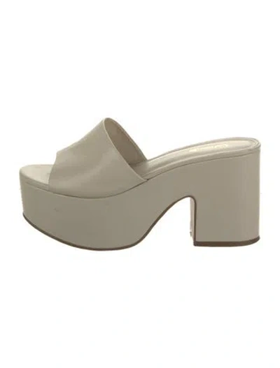 Pre-owned Larroude Leather Slides In Neutral