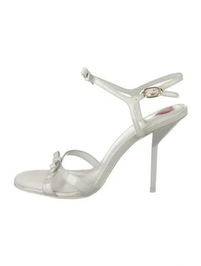 Pre-owned Larroude Patent Leather Bow Accents Sandals In White