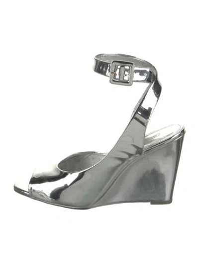 Pre-owned Larroude Patent Leather Sandals In Silver
