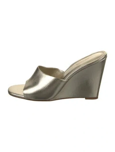 Pre-owned Larroude Patent Leather Slides In Gold