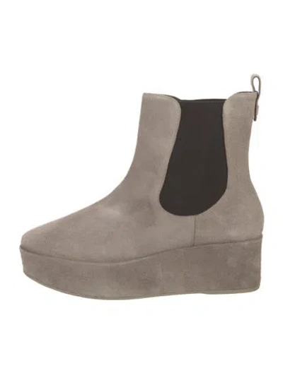 Pre-owned Larroude Suede Chelsea Boots In Neutral