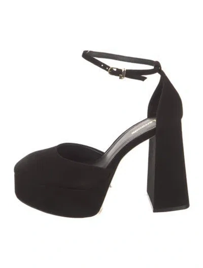 Pre-owned Larroude Suede Pumps In Black