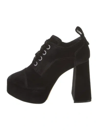 Pre-owned Larroude Velvet Pumps In Black