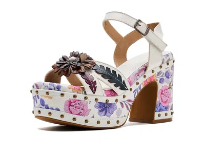 L'artiste By Spring Step Deckedout In White