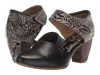 L'artiste By Spring Step Toolie In Black