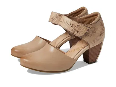 L'artiste By Spring Step Toolie In Sand