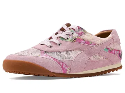L'artiste By Spring Step Wavehello In Pink